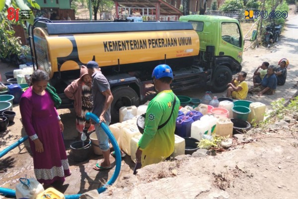 Kementerian PU Salurkan Air Bersih ke Situbondo, Bantu Warga Terdampak Kekeringan