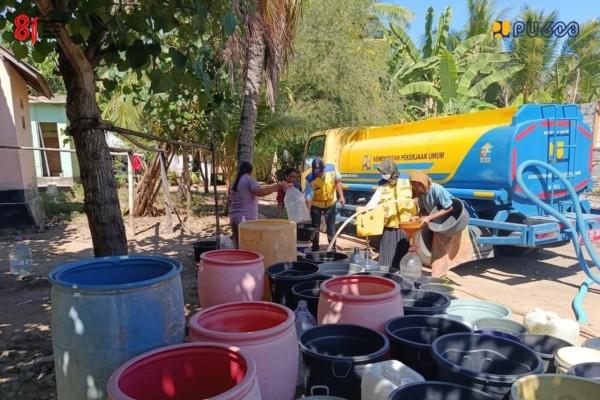 Kementerian PU Salurkan Air Bersih untuk Warga Lombok Barat yang Terdampak Kekeringan