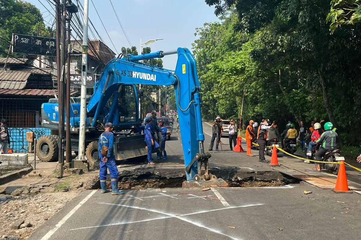 Utamakan Keselamatan, Arus Lalu Lintas Pasca amblas Kembali Dibuka secara Terjadwal