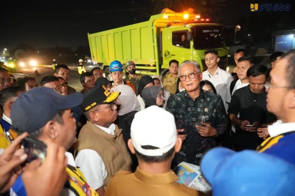 Tinjau Proyek Malam Hari, Menteri PU Kebut Pelebaran Jalan Serdang–Bojonegara–Merak Jadi 4 Lajur