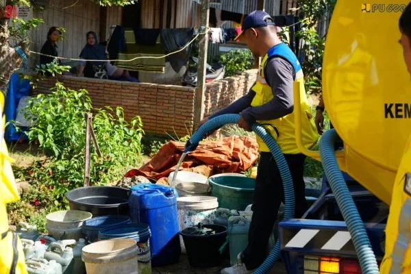 Kementerian PU Bergerak Cepat, Warga Terdampak Kekeringan di Mamuju Terima Bantuan Air Bersih