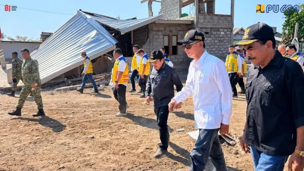 Usai Pimpin Upacara di Ende, Menteri Dody Langsung Bertolak ke Nagekeo