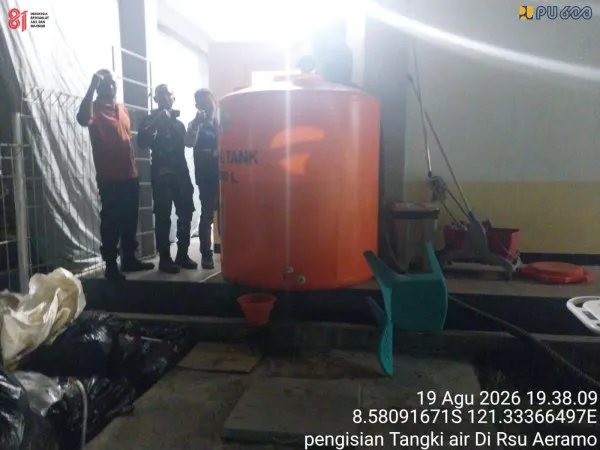 Kementerian PU Kembali Salurkan Air Bersih bagi Masyarakat Terdampak Gempa di Ende dan Pasien di RSUD Aeramo