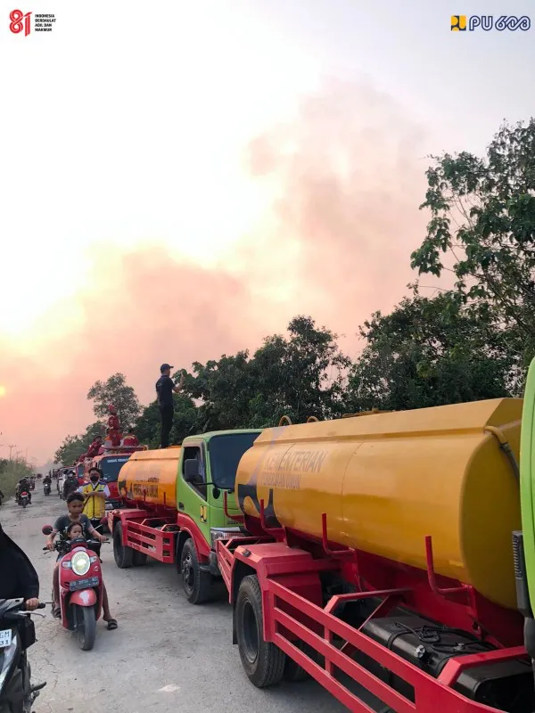 Dukung Penanganan Karhutla, Kementerian PU Kerahkan Truk Tangki Air di Tanjung Selor