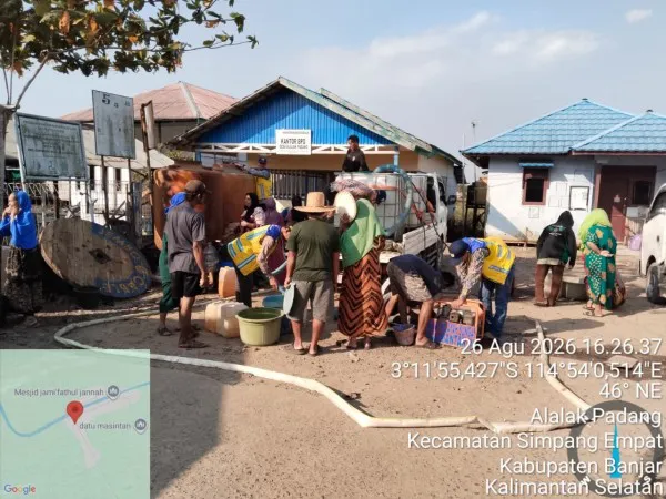 Penuhi Kebutuhan MCK, Kementerian PU Salurkan 12.000 Liter Air Bersih untuk Warga Banjar