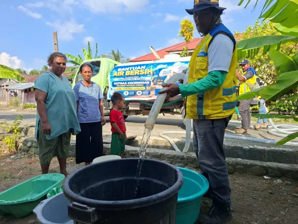 Kementerian PU Salurkan 8.000 Liter Air Bersih bagi Masyarakat Terdampak Kekeringan di Halmahera Timur
